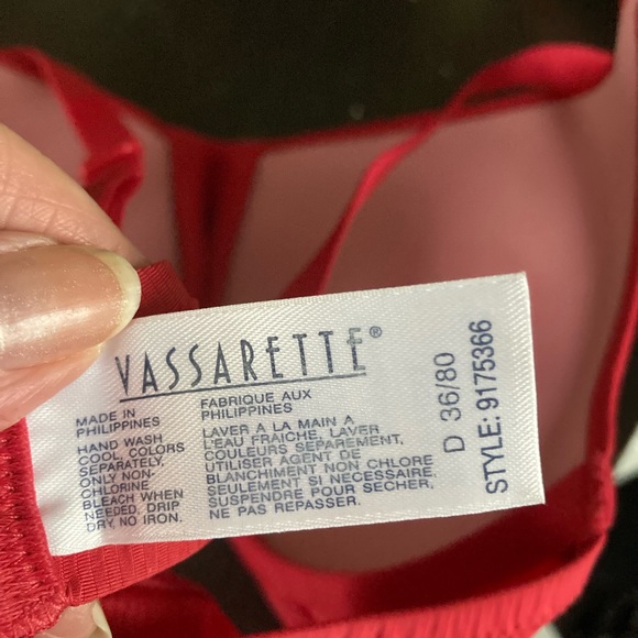Vassarette Red Plunge Underwire Bra Size 36D. - Picture 4 of 5